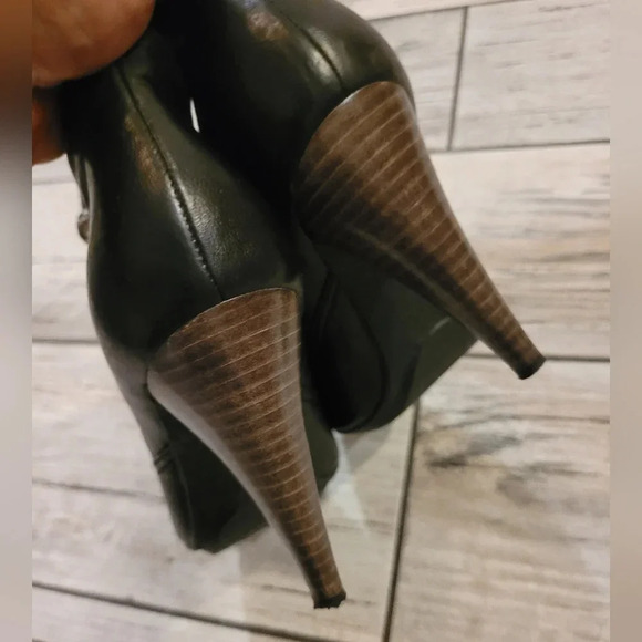 COACH Aliza black waxy leather ankle high heel pull-on classic booties Women's 8 - Picture 10 of 14